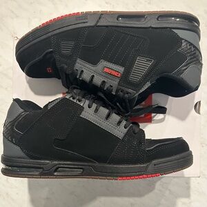 Globe Men's Sabre Skate Shoe 10.5 Black/Charcoal/Red Osiris D3 DVS *WITH BOX*